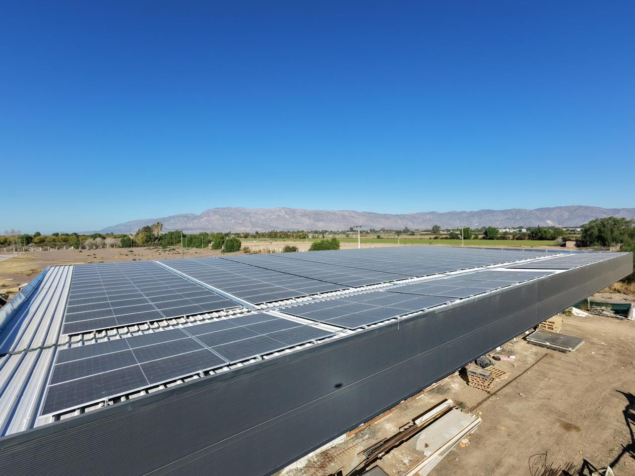 Ampliación fotovoltaica en la industria del plástico
