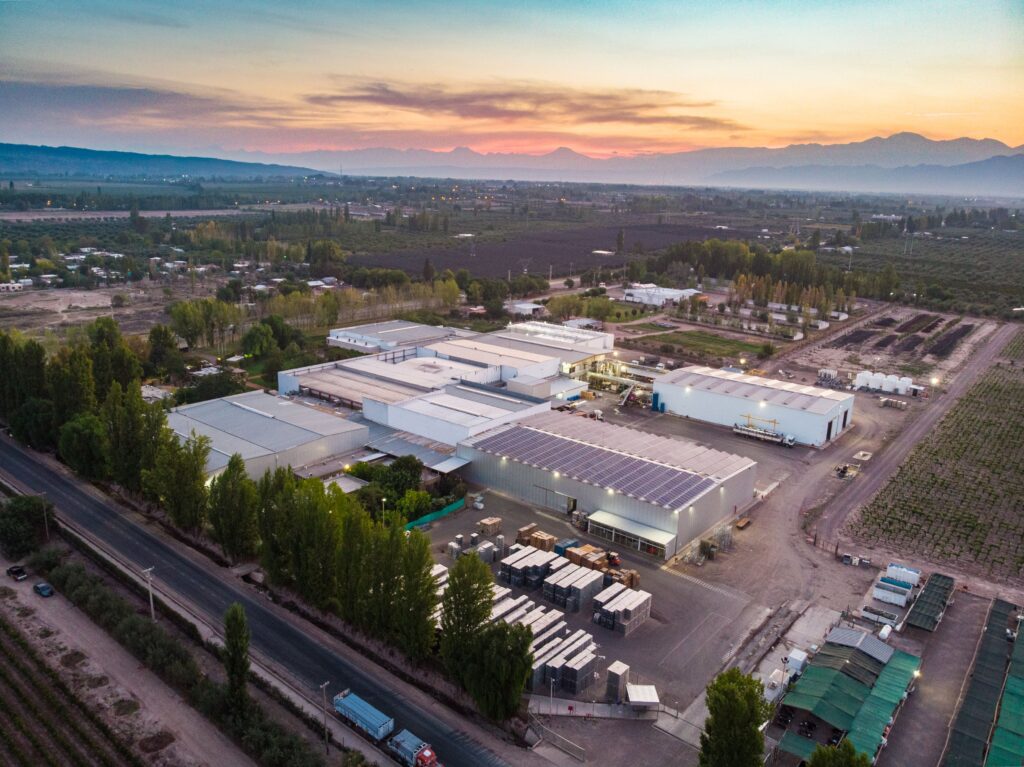 Instalación de paneles solares fotovoltaicos en ROI energía solar industrial - Proyecto de Energía Solar Energe Argentina